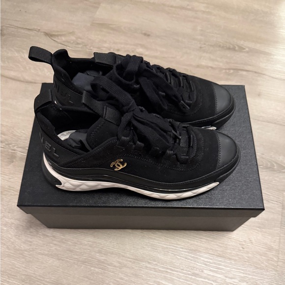 CHANEL Velvet Calfskin Mixed Fibers CC SNEAKERS SZ 37 - Picture 3 of 10
